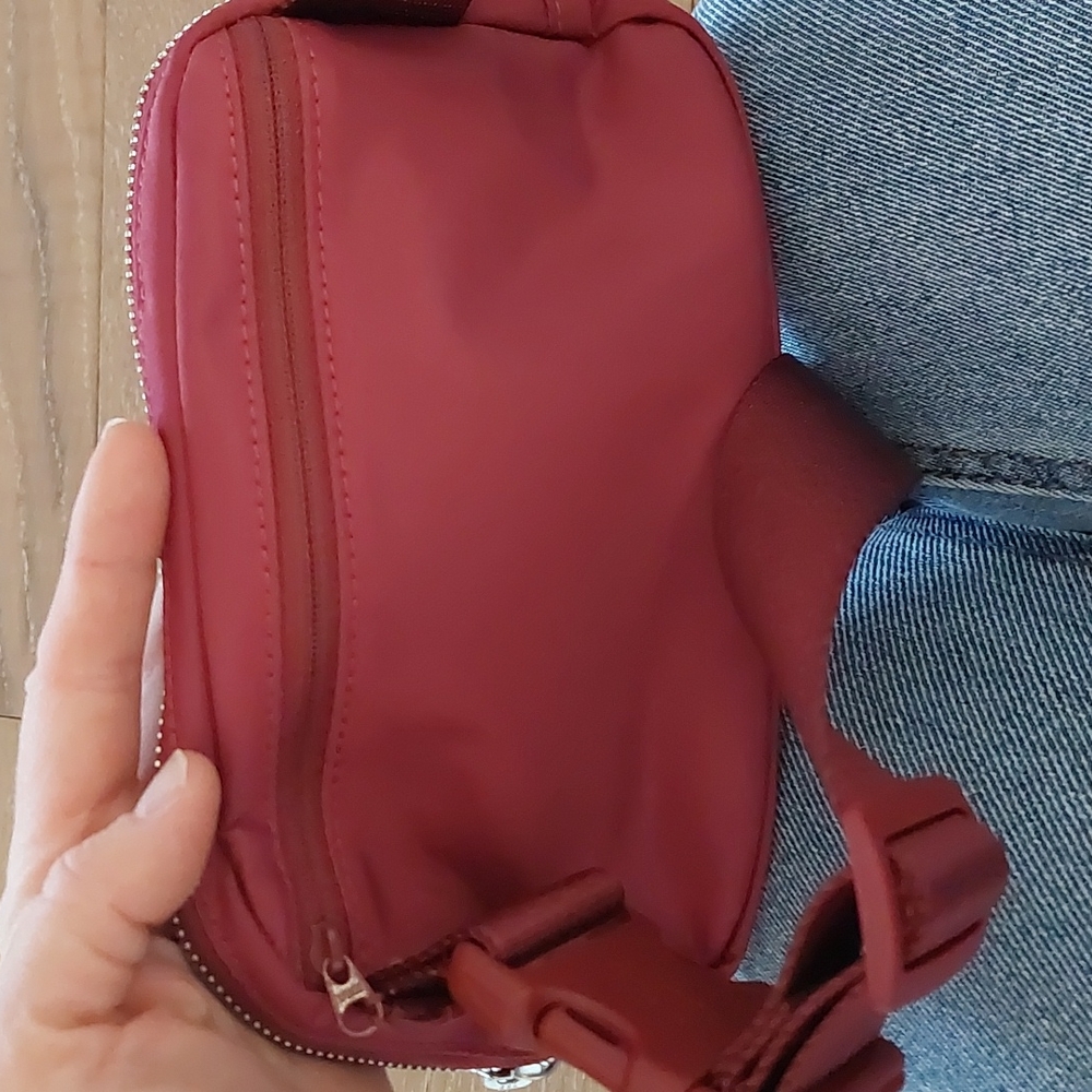 Brand New Lululemon Everywhere Belt Bag Mulled Wine - Picture 6 of 6